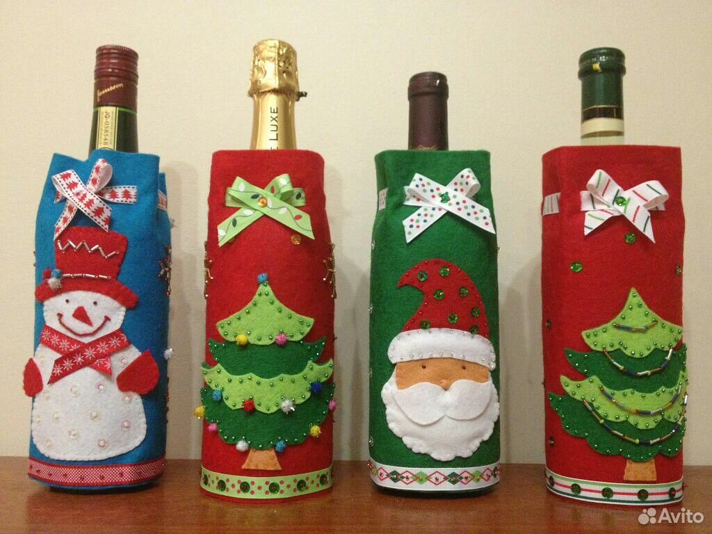 Чехол на бутылку своими руками. Новогодний чехол на бутылку. Чехол на бутылку шампанского на новый год. Новогодний чехол на бутылку из фетра. Чехол из фетра на бутылку шампанского.