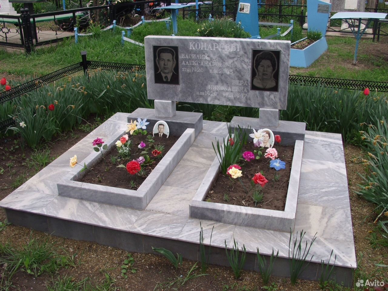 Памятники на могилу из мрамора на двоих