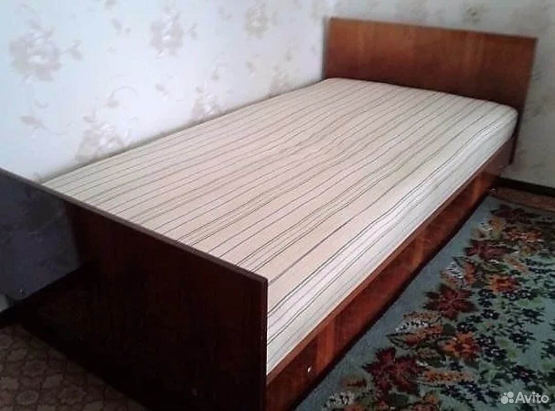 Советская односпальная кровать