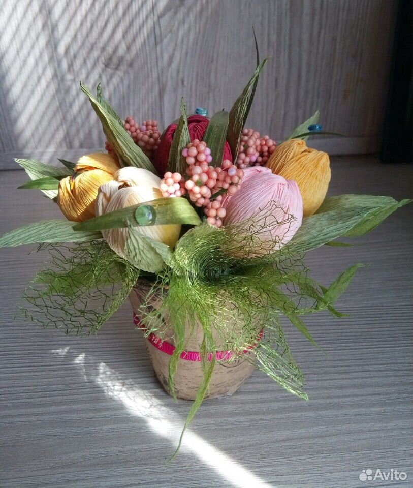 Сладкий букет из тюльпанов с конфетами купить на Зозу.ру - фотография № 3