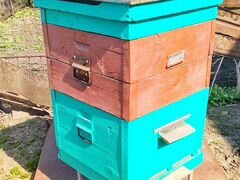 Ульи для пчел, рамки, инвентарь