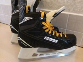 Bauer supreme s140. Коньки Бауэр Суприм s140. Хоккейные коньки Bauer Supreme 140. Бауэр Суприм 140. Bauer Supreme s140 детские.