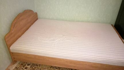 Кровать 1.4*2м с матрасом