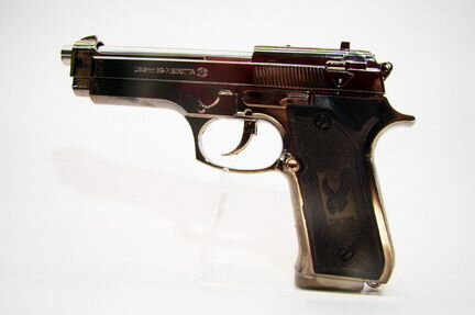 Коллекционная зажигалка Beretta F92
