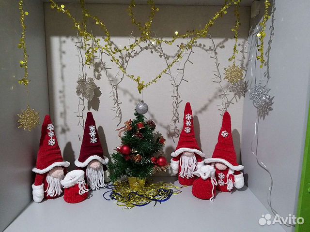 Новогодний гномик с подарком