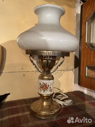 Настольная лампа