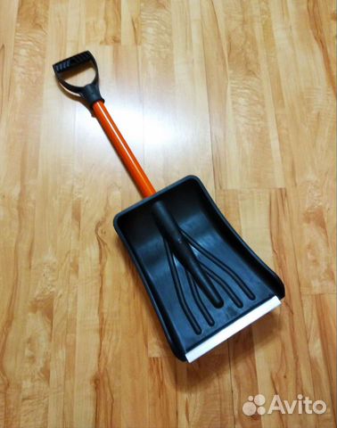 Лопата для снега автомобильная (новая)