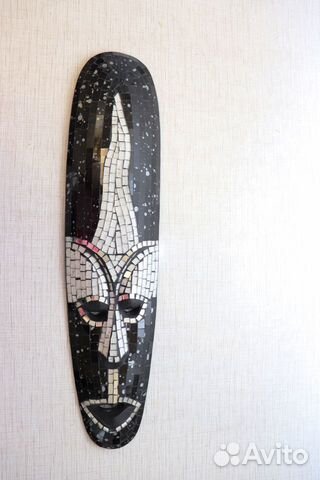 Африканская маска из дерева. Настенный декор