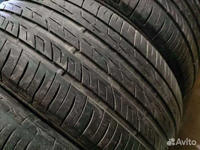 Nitto 215/55 R17, 4 шт