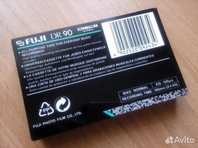 Аудиокассеты fuji DR 90 квадратная наклейка 1988 Аудиокассеты fuji DR 90 квадратная наклейка 1988