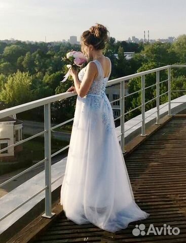 Свадебное платье нежно-голубого цвета