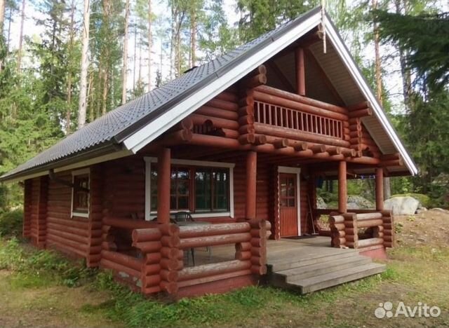 Сруб дома-бани из оцилиндрованного бревна Сруб дома-бани из оцилиндрованного бревна