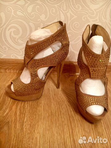 Босоножки в стразах