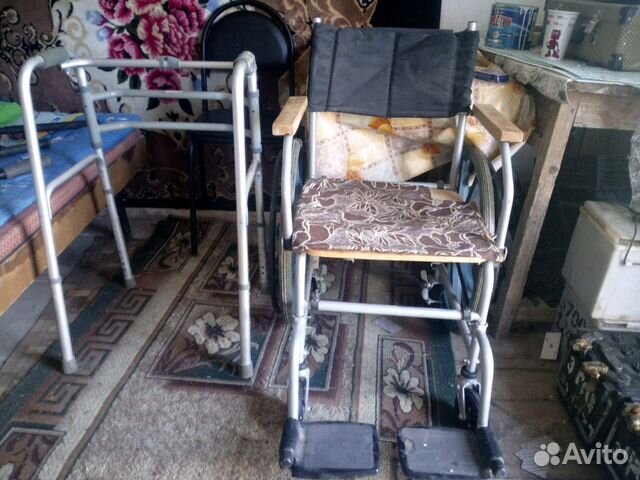 Инвалидная коляска и тренажер