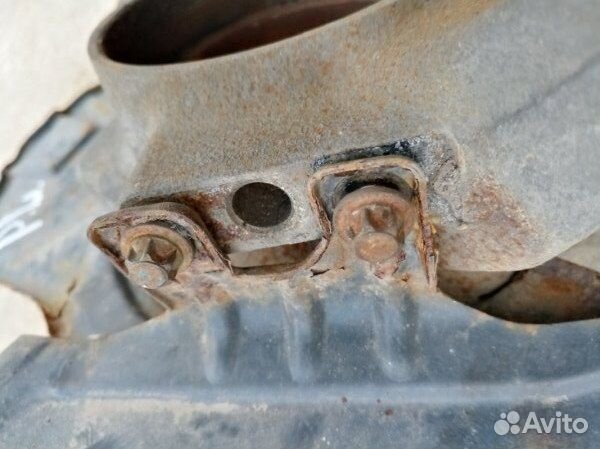 Кулак поворотный передний левый Mercedes-Benz