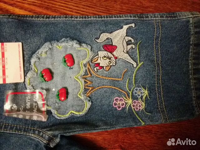 Джинсы на девочку с красивым декором Джинсы на девочку с красивым декором