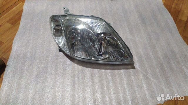 Фара правая toyota corolla E120 2001-2006 Фара правая toyota corolla E120 2001-2006