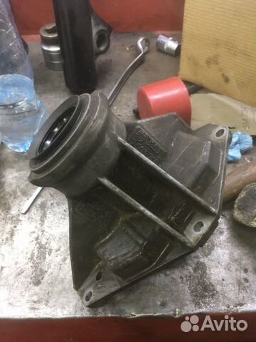 Кронштейн промежуточного вала Range Rover Vogue 3 Кронштейн промежуточного вала Range Rover Vogue 3