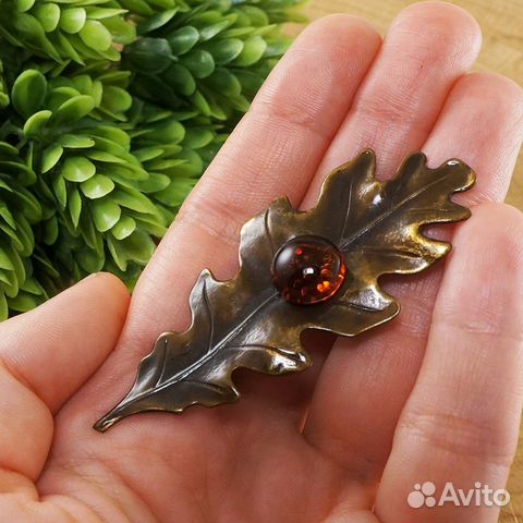Брошь Дубовый лист с каплей, патинированная латунь Брошь Дубовый лист с каплей, патинированная латунь
