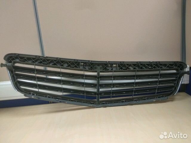Решетка радиатора Mercedes-Benz C-class оригинал Решетка радиатора Mercedes-Benz C-class оригинал