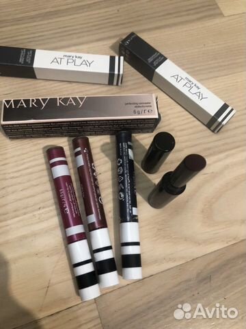 Блеск для губ, помада новая в упаковке mary KAY