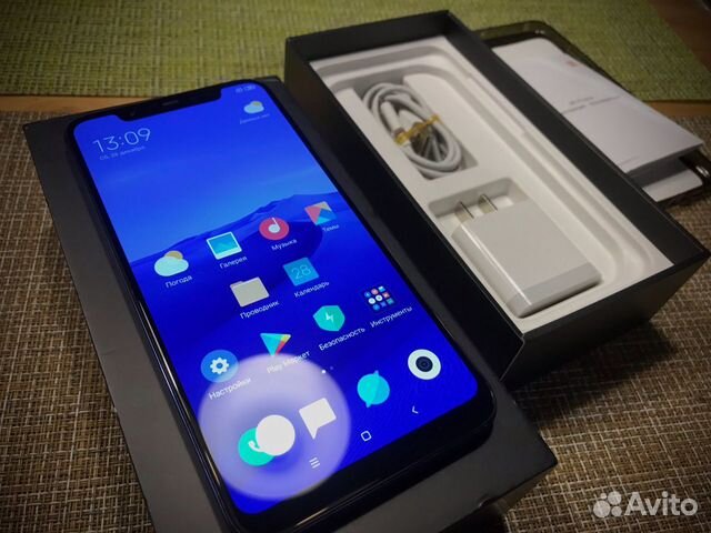 Флагман Xiaomi MI 8 6/64 (остался 1)