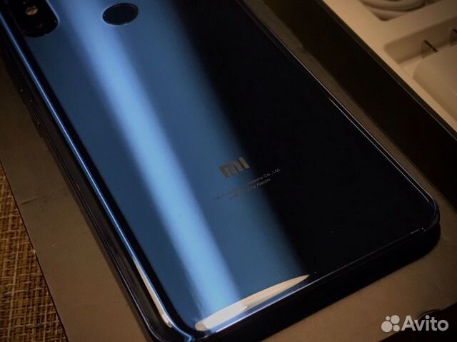 Флагман Xiaomi MI 8 6/64 (остался 1)