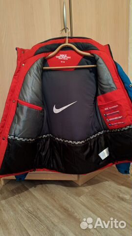 Куртка спортивная Nike новая зимняя теплая Куртка спортивная Nike новая зимняя теплая