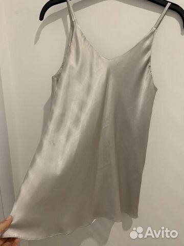 Шелковый классический топ на тонких бретелях