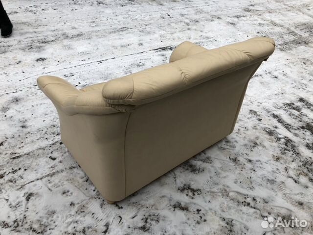 Кожаный диван двухместный