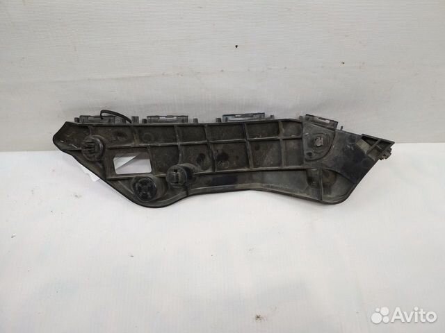 Кронштейн бампера передний правый Toyota Rav4 XA40