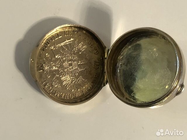 Редкая с монетой серебряная шкатулка Редкая с монетой серебряная шкатулка