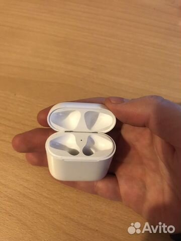 Беспроводной зарядный футляр для AirPods Беспроводной зарядный футляр для AirPods