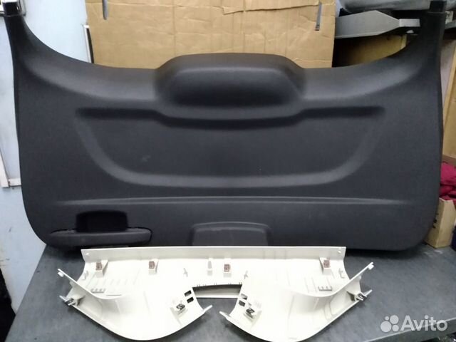 Обшивка двери багажника Ford Kuga 2