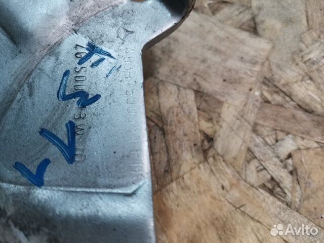 Петля капота Mercedes-Benz Vito 639 рестайлинг Петля капота Mercedes-Benz Vito 639 рестайлинг