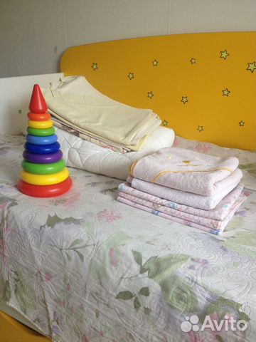 Одеяло с постельным бельем в кроватку