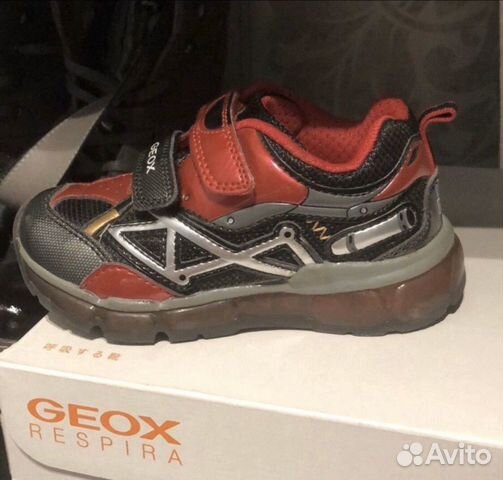 Кроссовки geox со светящейся подошвой Кроссовки geox со светящейся подошвой