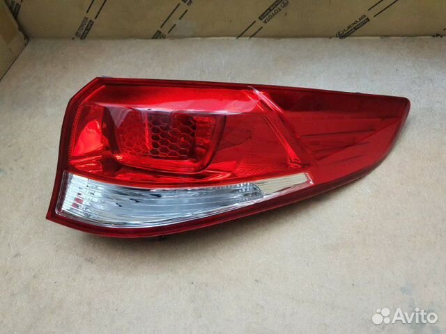 Фонарь правый Kia Rio 3