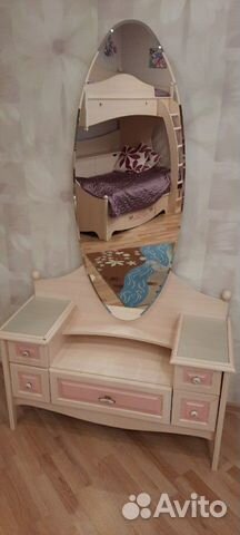 Детская мебель с двухъярусной кроватью для двух де