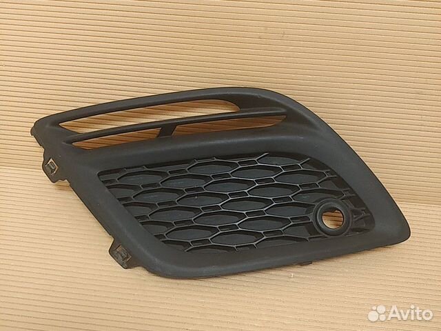 Решетка в бампер правая Volvo XC60