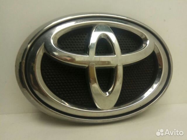 Эмблема передняя Toyota Hilux 8 2015-2019 Эмблема передняя Toyota Hilux 8 2015-2019