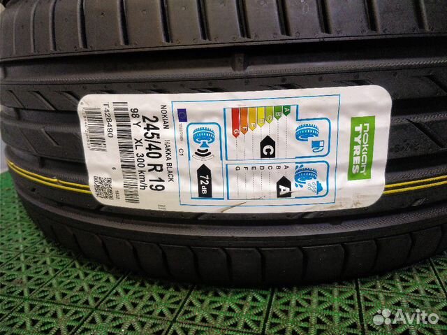 Летние шины R19 245 40 19 Nokian новые