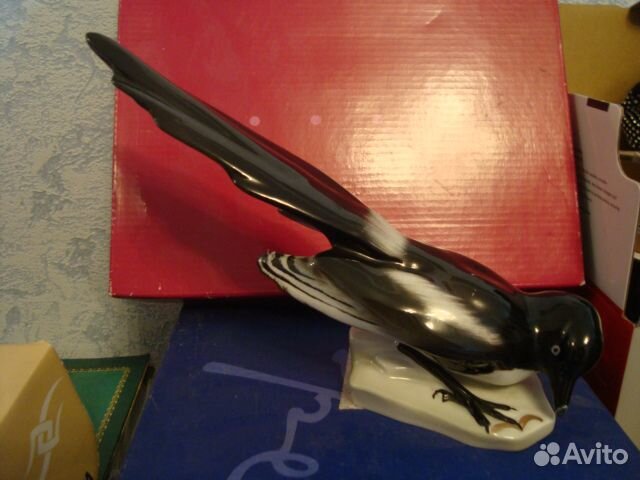 Статуэтка фарфоровая сорока Германия Статуэтка фарфоровая сорока Германия