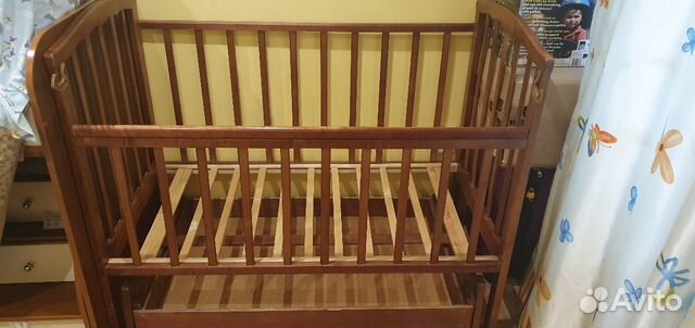 Кроватка с маятником