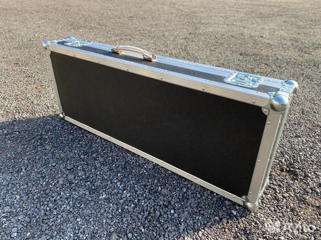 Кейс из пластика с ложементом для двух гитар