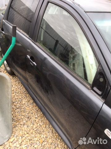 Toyota Ist передняя правая дверь