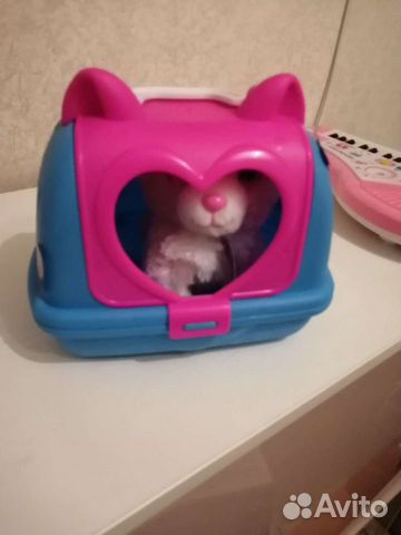 Игрушка в переноске,работает от батареек