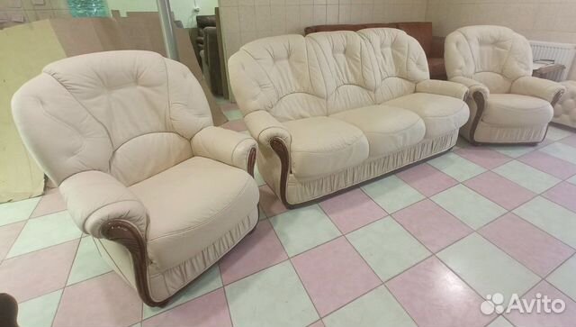 Кожаный диван с двумя креслами, Италия, в идеале