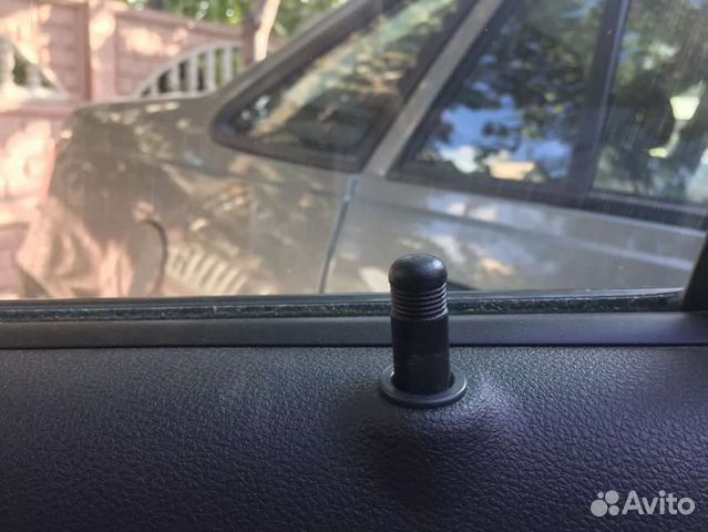 Кнопка блокировки дверей приора
