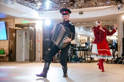 Баянист певец ведущий